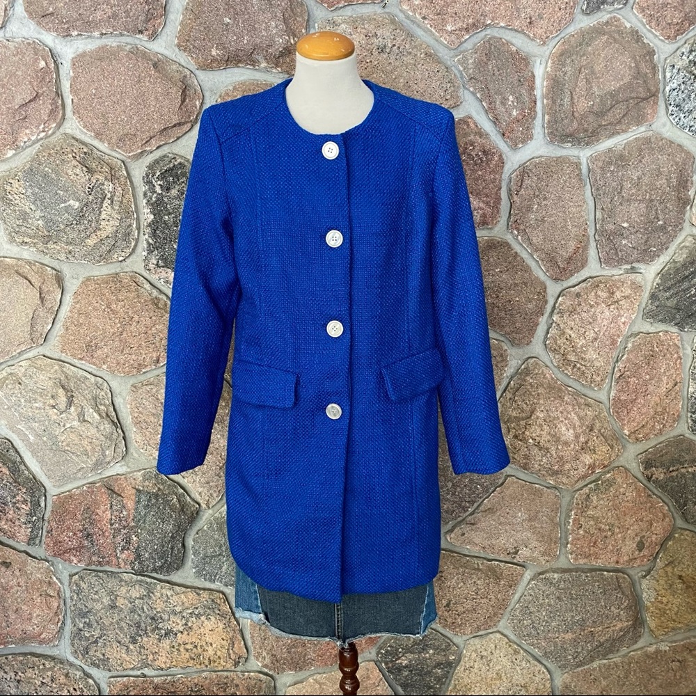🦋Pristine condition long blue blazer with funky butterfly lining.
